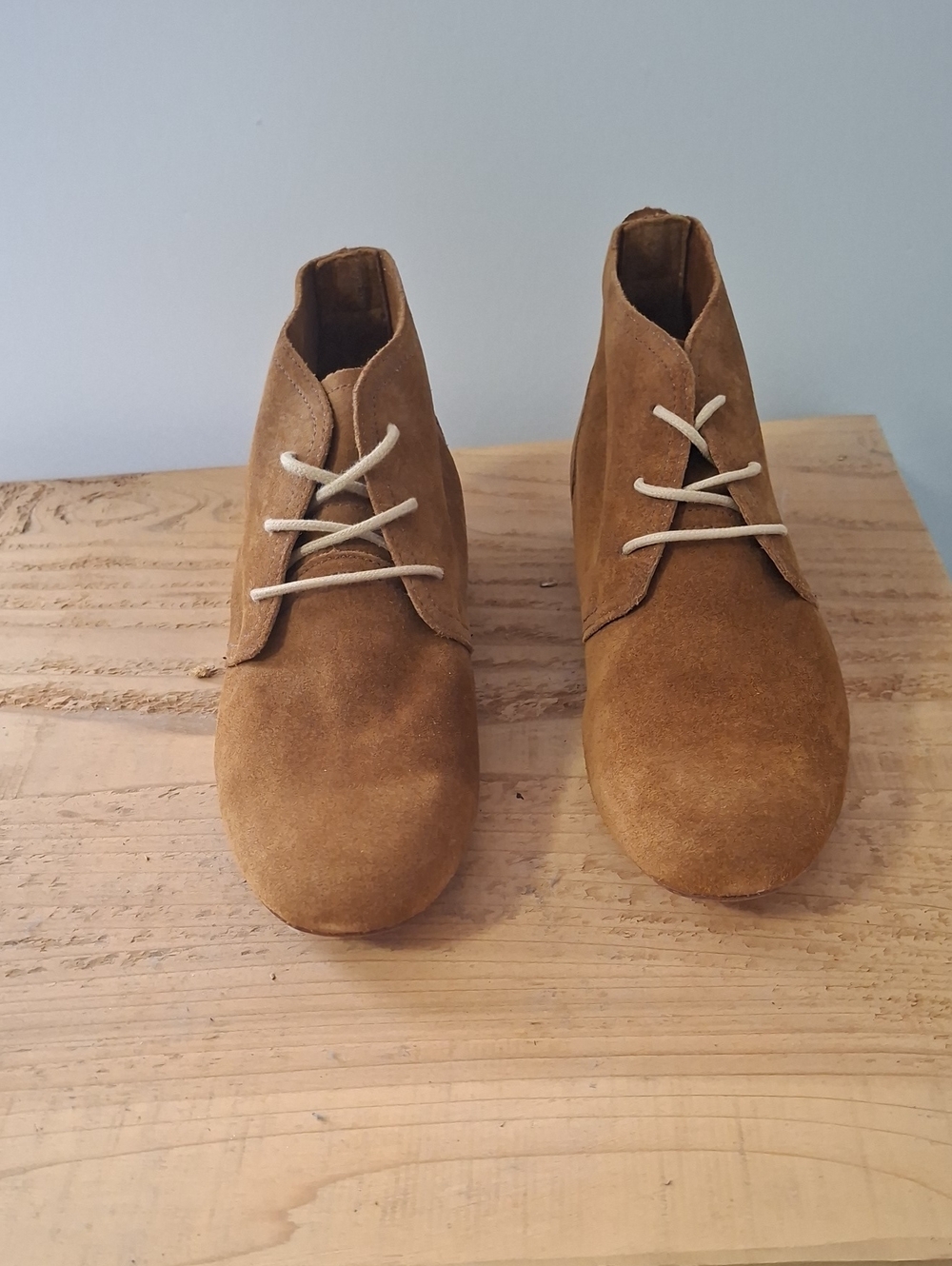 J Shoes Suede Chukka Boots in Brown/Fox